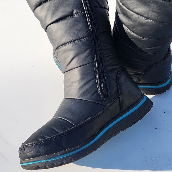 Kids Zip Up Fuzzy Snow Boot - Size 1 - Picture 3 of 13